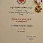 dyplom -honorowe odznaczenie dla szkoły od pck