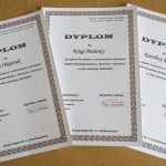 Trzy wydrukowane dyplomy